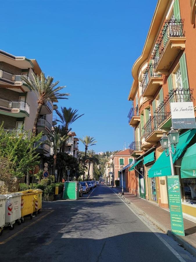 Casa Margherita, Centrale A Due Passi Dal Mare Bordighera Buitenkant foto